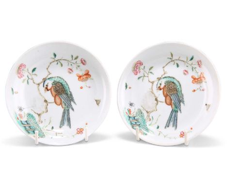 A PAIR OF CHINESE FAMILLE ROSE  'BIRD AND SPIDER' DISHES, PROBABLY 18TH CENTURY A PAIR OF CHINESE FAMILLE ROSE 'BIRD AND SPID