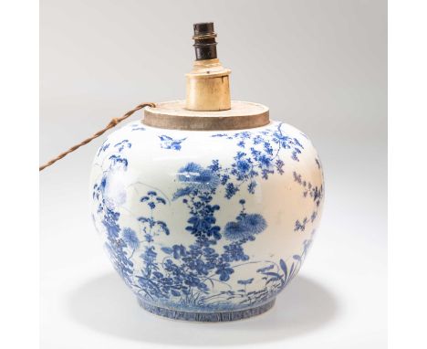 A CHINESE BLUE AND WHITE PORCELAIN JAR, PROBABLY 18TH CENTURY A CHINESE BLUE AND WHITE PORCELAIN JAR, PROBABLY 18TH CENTURY, 