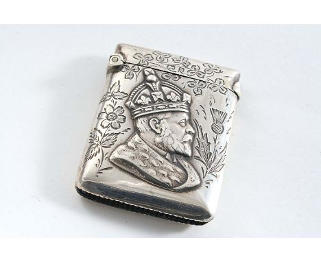 AN EDWARDIAN ENGRAVED VESTA CASE with the applied portrait bust of King Edward VII, gilt interior, maker's mark "A.C", Birmin