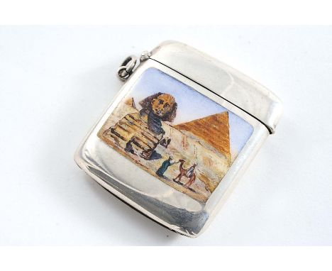 AN EARLY 20TH CENTURY CONTINENTAL VESTA CASE of rounded oblong form with a suspensory ring, the front enamelled in with a vie