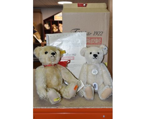 TWO STEIFF BEARS, A BOXED LIMITED EDITION 1922 REPLICA, limited edition 00587/5000, gold plated ear button and white label, w
