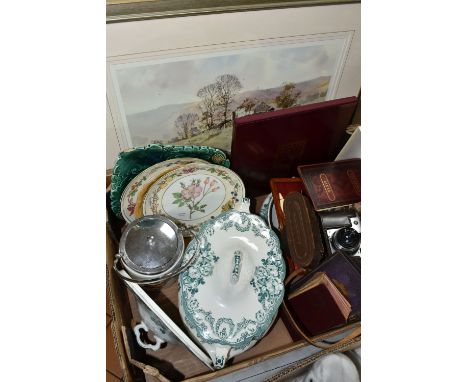 ONE BOX OF MISCELLANEOUS SUNDRIES, to include a Midwinter 'Oranges and Lemons' pattern biscuit jar, two green and white Alfre