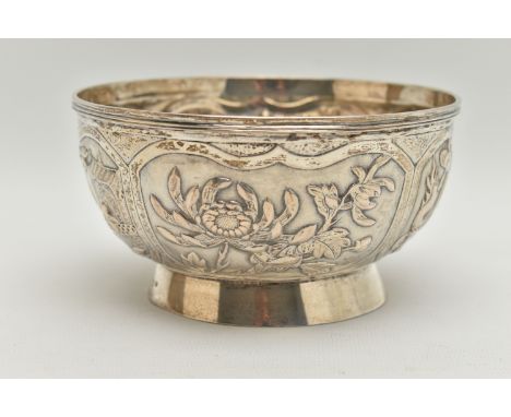 A LATE 19TH / EARLY 20TH CENTURY CHINESE WHITE METAL BOWL OF CIRCULAR FORM, repoussé decorated with four panels depicting a d