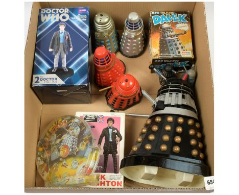 Quantity of Doctor Who collectables including 2nd Doctor Statue, Ltd Edition 122/1000, Near Mint, within Good Plus opened pac