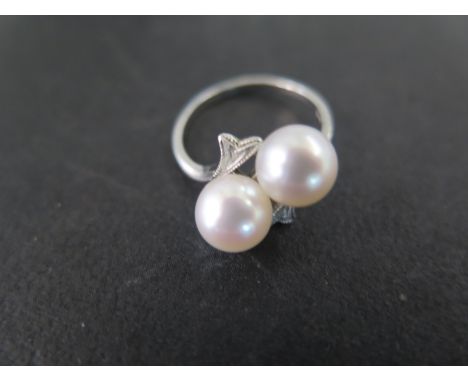A Mikimoto silver and cultured pearl ring size L - good condition