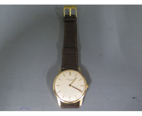 A 9ct gold Swiss made, Gents Accurist watch 21 Jewel manual wind movement Condition report: Working well