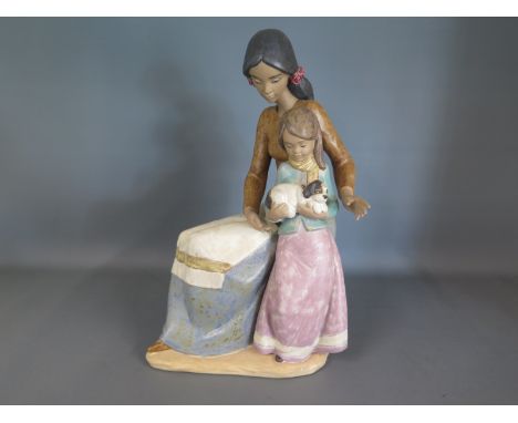 A Lladro Gres - Family Love - Height 33cm - in good condition