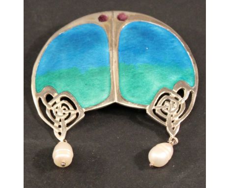 A MODERN LIBERTY & CO 'THE HERA COLLECTION' ENAMELLED SILVER BROOCH of stylised form with two enamelled panels and two pearl 