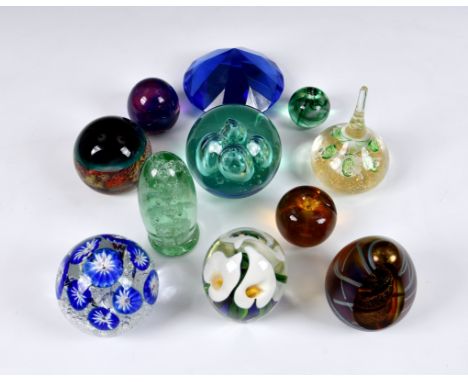 A collection of 20th century glass paperweights, comprising a clear glass weight with arum lily design by Peter Viesnik, New 