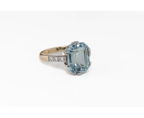 A 9ct gold, platinum and aquamarine single-stone ring, the step-cut aquamarine between platinum illusion shoulders, ring size