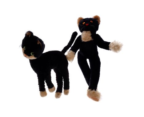 2 Katzen, davon eine mit STEIFF Knopf, Mohairfell mit kleineren Fehlstellen, leicht verstaubt, sonst gut, H 28 und 35 cm
