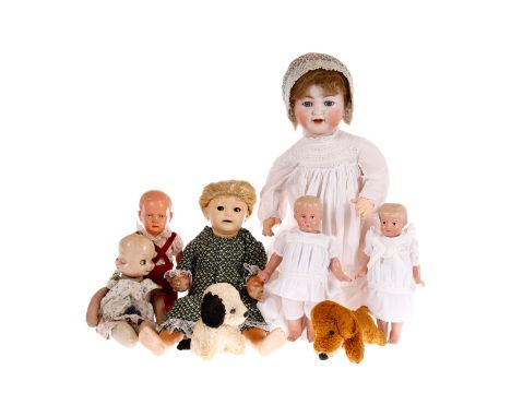 Konv. 6 Puppen und 2 Plüsch-Hunde, großes KÄMMER &amp; REINHARDT Charakterbaby Nr. 126, 60 cm, Risse am Kopf geklebt, SCHILDK