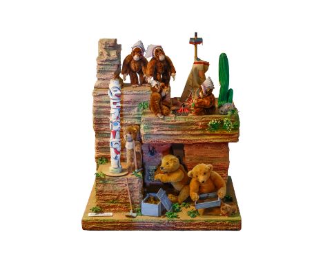 Steiff Automat, Wild West Diorama, mit 10 Steiff Replik Tieren, Bären als Goldgräber, Affen als Indianer, Kaktus beschädigt, 