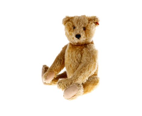 Früher STEIFF Bär, Knopf mit langem ”f” und roter Fahne, blondes  Langhaar-Mohair, mit Buckel und langen Armen, Mohair und Fi