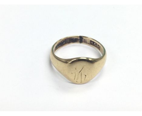 A 9ct gold hand carved seal ring, approx 2.8g and approx size J-K. (B14) Shipping category A.