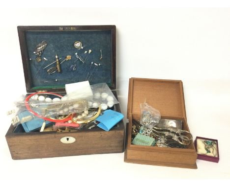 A collection of vintage costume jewellery including some silver pieces, thimbles, necklaces, brooches etc.