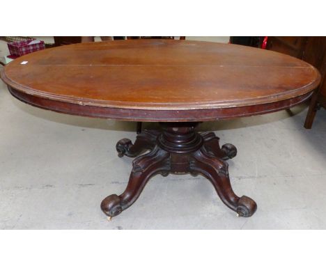 A Victorian oval mahogany loo table with bulbous column, carried on 4 scroll supports (for restoration) 60"