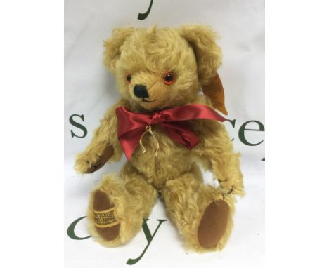 A Merrythought wishbone bear housed in a Steiff box. Shipping category B.