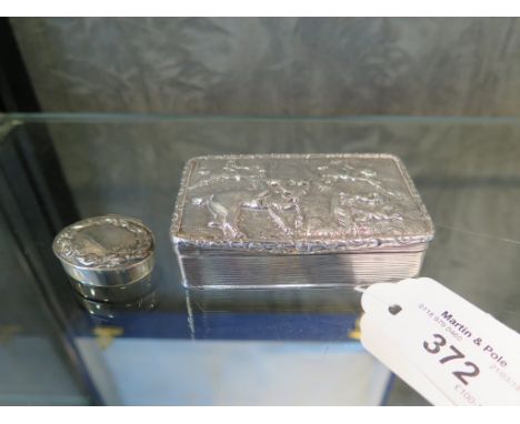 A Georgian silver snuff box decoration to the lid depicting 'The Hunt'