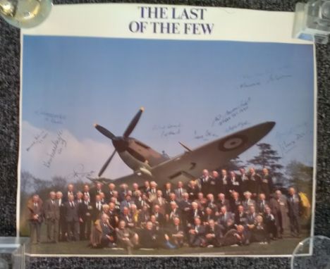 Last of the Few photo signed by 14 Battle of Britain veterans. 20 x 17 inch print of the BOB pilots in later years in front o