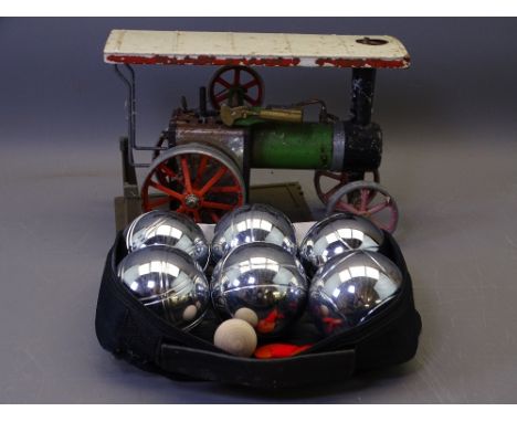 MAMOD LIVE STEAM MODEL TRACTION ENGINE and a cased set of boulles (the engine lacking burner)