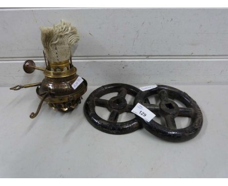 Mixed lot comprising a oil lamp burner and two vintage pipeline shut wheels