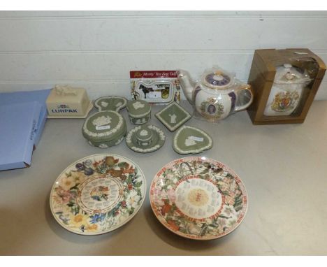 Mixed Lot: Various Wedgwood Jasper ware trinket boxes, pin dishes, Wedgwood collectors plates, a Ringtons commemorative tea c