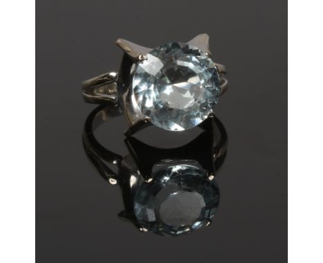 A vintage 18ct white gold and aquamarine dress ring, size L.