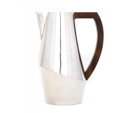 A MEXICAN SILVER JUG, 20TH C with hardwood handle, 22cm h, indistinct stamped mark, eagle and MEXICO, 24ozs gross  ++In good 