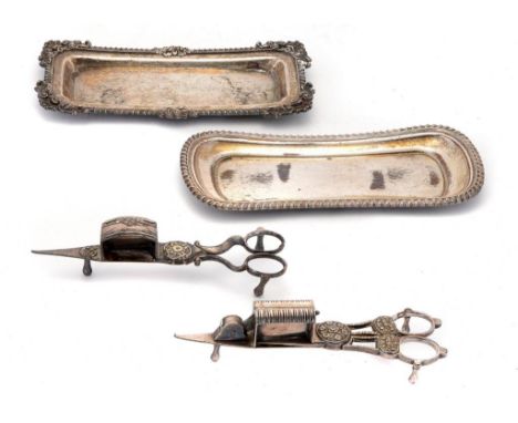 A PAIR OF CLOSE PLATED MECHANICAL WICK TRIMMERS, C1820 with spring operated blade, 17.5cm l, another contemporary pair of wic