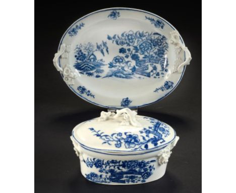 A CAUGHLEY BLUE AND WHITE FENCE PATTERN BUTTER TUB, COVER AND STAND, C1777-90 with twig handles, stand 18.5cm w, printed C ++