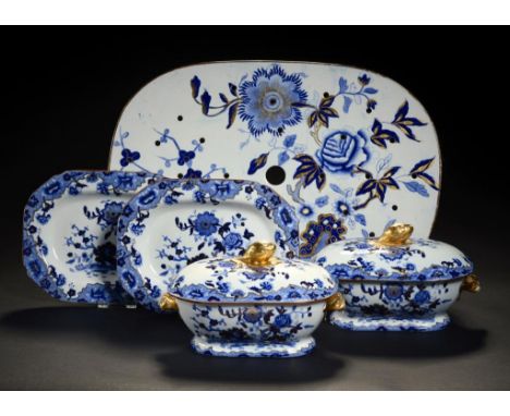 A PAIR OF SPODE BLUE PRINTED STONE CHINA STARSHIP PATTERN SAUCE TUREENS, COVERS AND STANDS AND A DRAINER, C1822-33 heightened