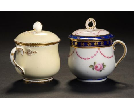 A DERBY CUSTARD CUP AND COVER, C1790  painted with scattered flowers in blue and gilt border, 8cm h, puce painted mark, colle