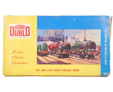 A vintage Hornby Dublo 00 gauge railway trainset set No. 2025 ' Heavy Freight Train (2-Rail '. Appears within the original bo