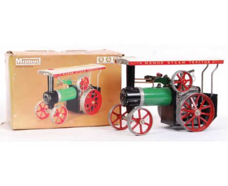 A vintage Mamod made live steam Tractor / Traction Engine ' TE1A ' Appears complete with firebox, turning rod and within the 