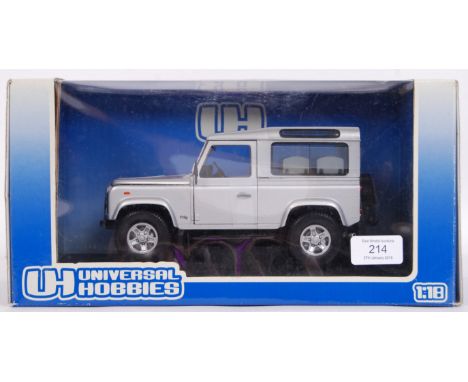 A good Universal Hobbies made precision diecast 1:18 scale model Land Rover Defender TD5, in silver. Appears mint, unused and