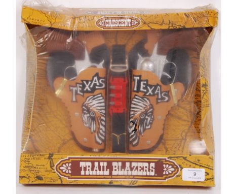 A rare vintage 1960's / 1970's Crescent made ' Texas Twin Holster With Gun ' No. 832 Western / Cowboy plastic toy guns. Conte