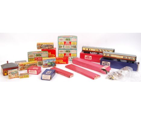 A collection of vintage 00 gauge railway trainset items, to include; Hornby Dublo 4051 Corridor Coach (boxed), Dublo 32096 Re