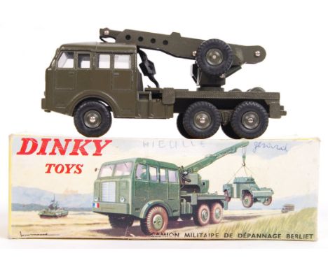 A rare vintage French Dinky Toys diecast model No. 826 ' Berliet ' military crane. Appears in superb near mint condition. Wit