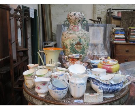 SUNDRY LOT INCLUDING CERAMICS, PART TEA SETS, ORIENTAL VASE, GOSS CRESTED CASTLE, ETC. 