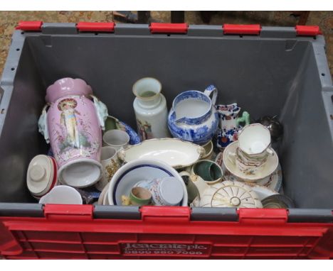 SUNDRY LOT OF VARIOUS CERAMICS INCLUDING ROYAL DOULTON, CARLTONWARE, COMMEMORATIVE WARE, ETC. 