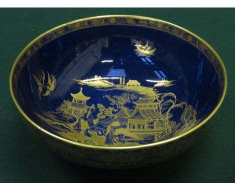 CARLTONWARE HEAVILY GILDED CERAMIC BOWL DECORATED WITH ORIENTAL SCENES, DIAMETER APPROXIMATELY 25.5cm 