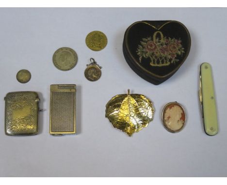 SUNDRY LOT INCLUDING VESTA CASE, LIGHTER, PENKNIFE, COINS INCLUDING 1790 COIN, CAMEO BROOCH, ETC. 