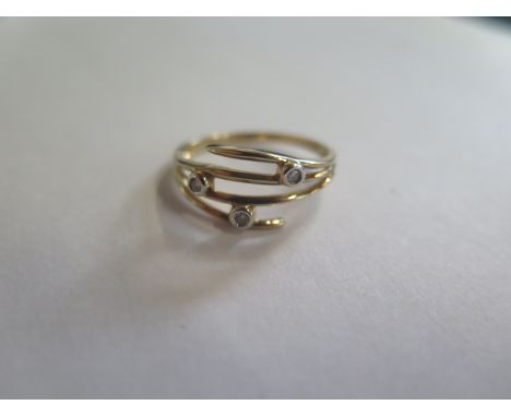 A 9ct gold and diamond ring, approx 2.1 grams, size R, in good condition 