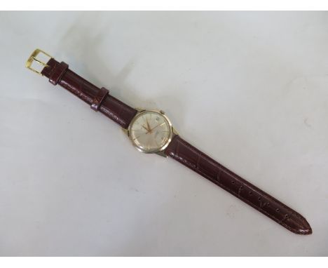 An Avia 9ct gold 17 jewel wristwatch - 33mm wide including button, generally good, running order, total weight approx 28 gram