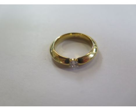 An 18ct gold and diamond solitaire ring - approx 0.10ct approx 6.7 grams, size M, good condition 