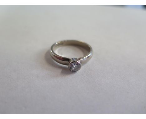 An 18ct white gold heavy solitaire diamond ring bezel set with a brilliant cut 0.50ct diamond - colour being SI2, weight appr