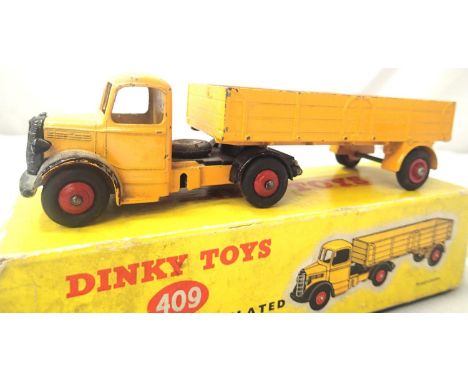 Dinky 409 Bedford articulated lorry, boxed. P&P Group 1 (£14+VAT for the first lot and £1+VAT for subsequent lots)Condition R