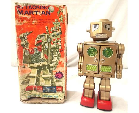 Telsada (Japan) Attacking Martian, battery operated, tinplate, H: 28 cm. P&P Group 1 (£14+VAT for the first lot and £1+VAT fo