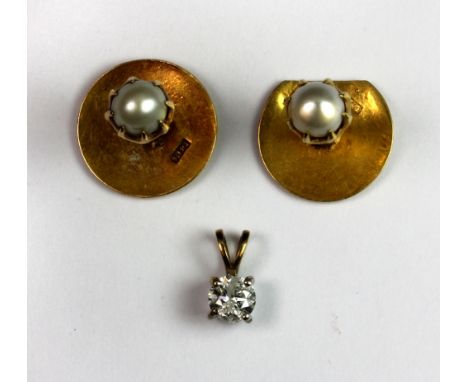 A pair of 18ct gold and pearl collar studs with a 9ct gold and diamond pendant (diamond A/F).